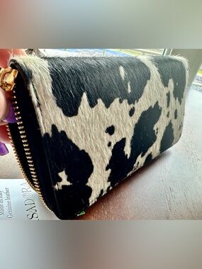 Handmade by craftsman’s in Italy Cowhide Zip Around Wallet in Black & White. NWT